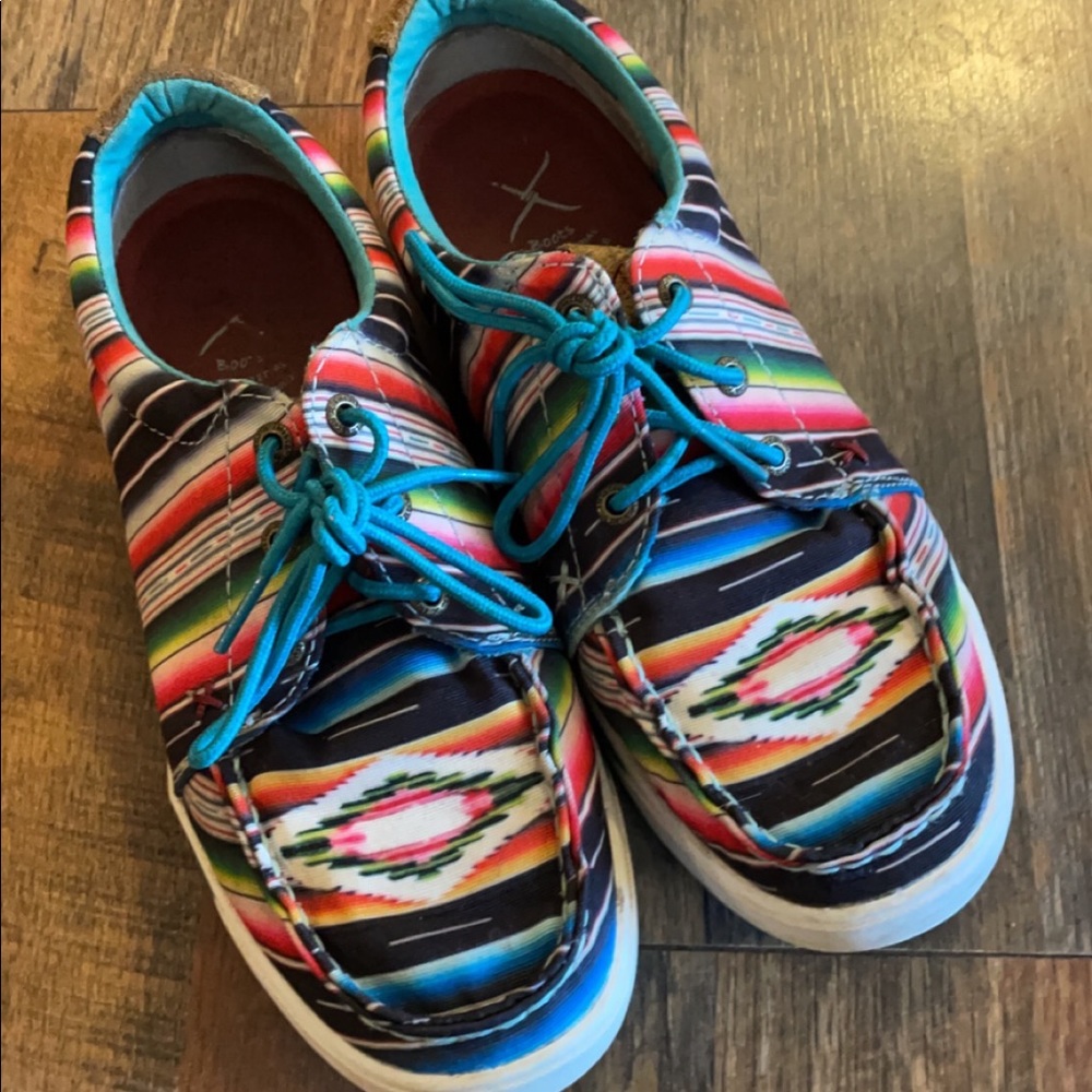 Twisted X serape shoes